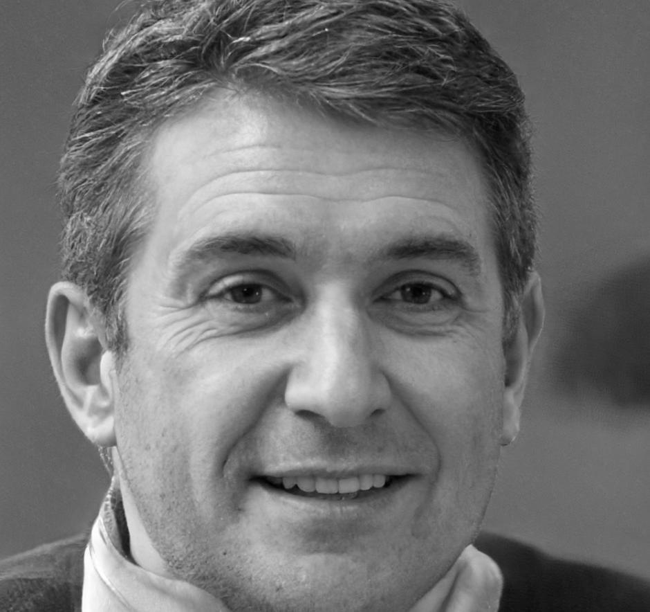 Ritratto di Luca Mantegazza nel suo ambiente di lavoro professionale